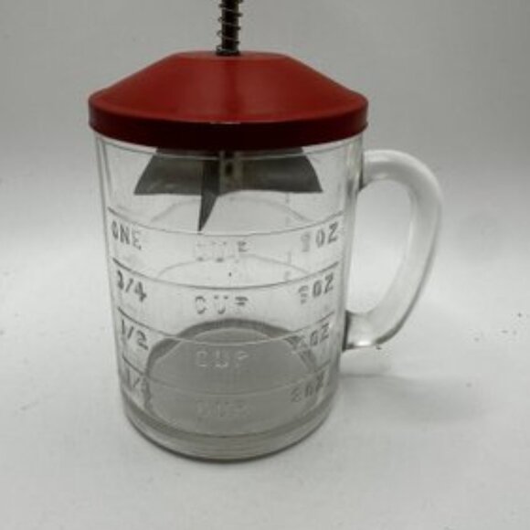Vintage Style Hand Crank Egg Beater Mixer Red Lid Glass Measuring Cup - Picture 5 of 5